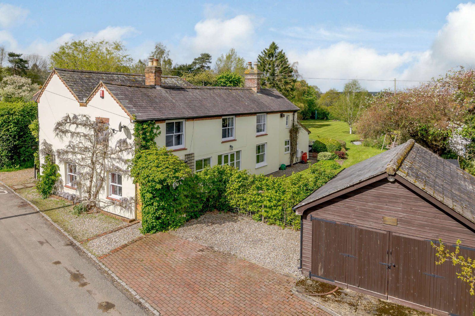 5 bed detached house for sale in Post Office Road, Inkpen, Hungerford