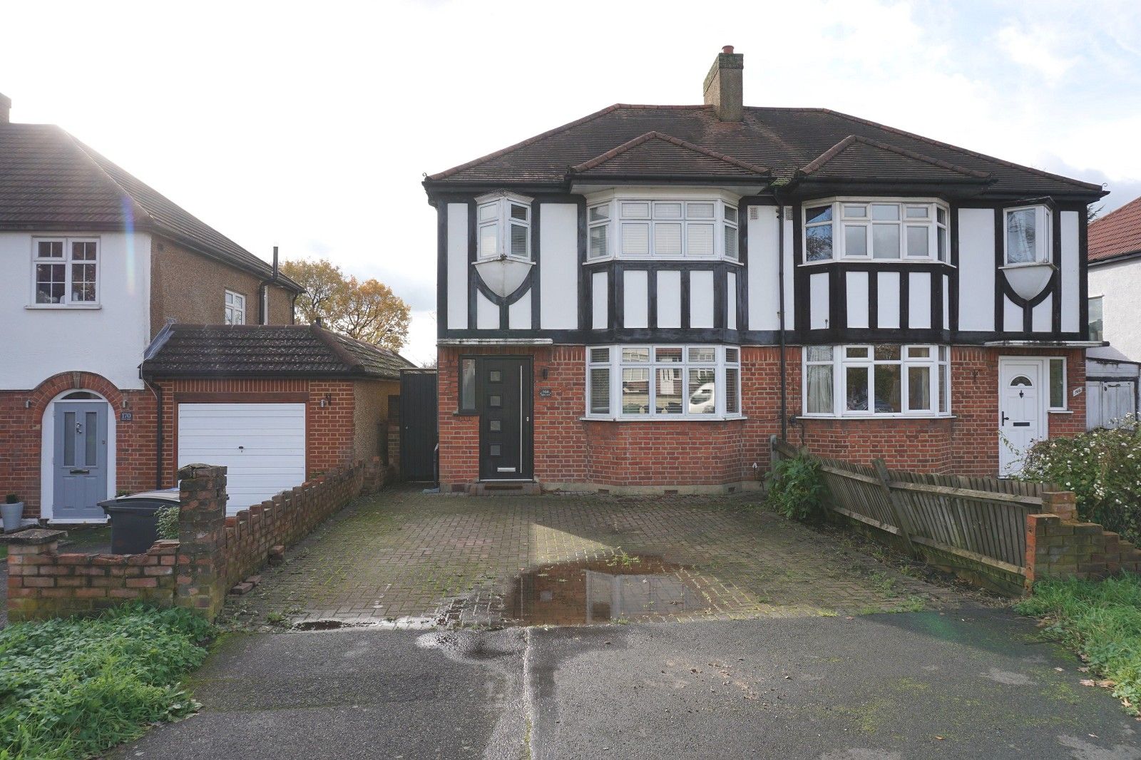 3 bed semidetached house for sale in Moor Lane, Chessington, Surrey