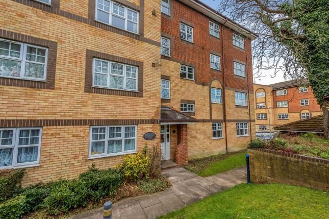 Garter Court, Knights Field, Luton, England LU2  