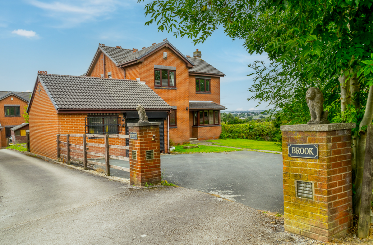 4 bed detached house for sale in Stoney Brook, Stoney Lane, East