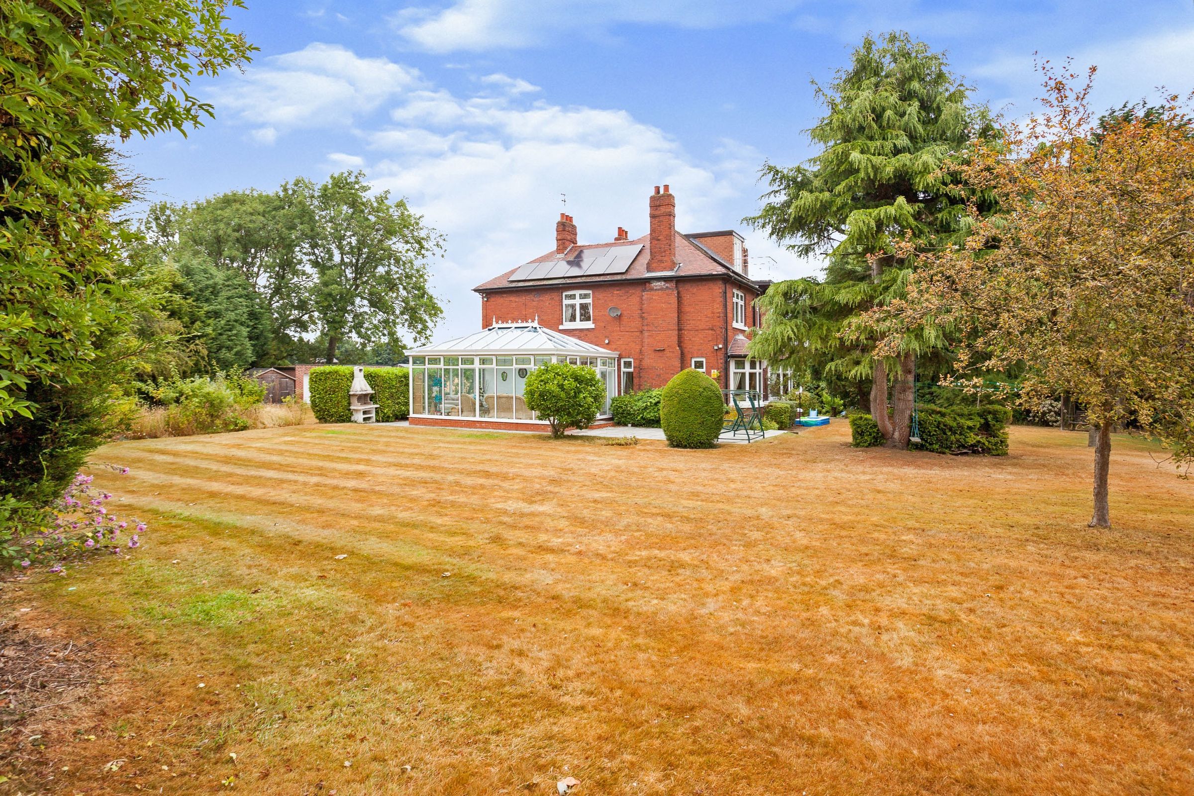 7 bed detached house for sale in Aberford Road, Stanley, Wakefield