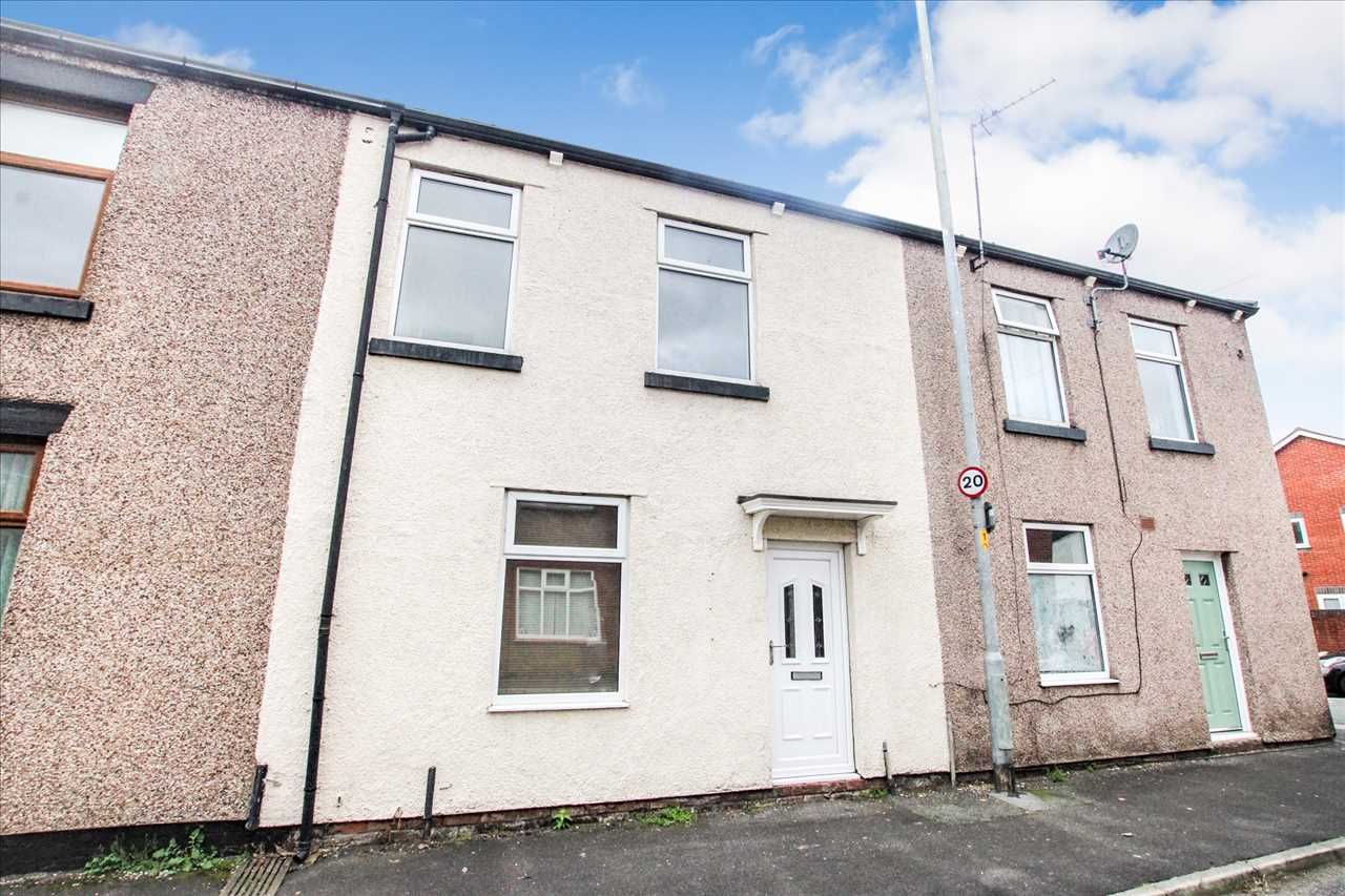 3 bed terraced house to rent in Chapel Green Road, Hindley, Wigan WN2