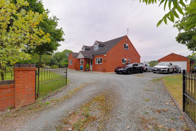 4 bed detached bungalow for sale in Church Eaton Road, Haughton