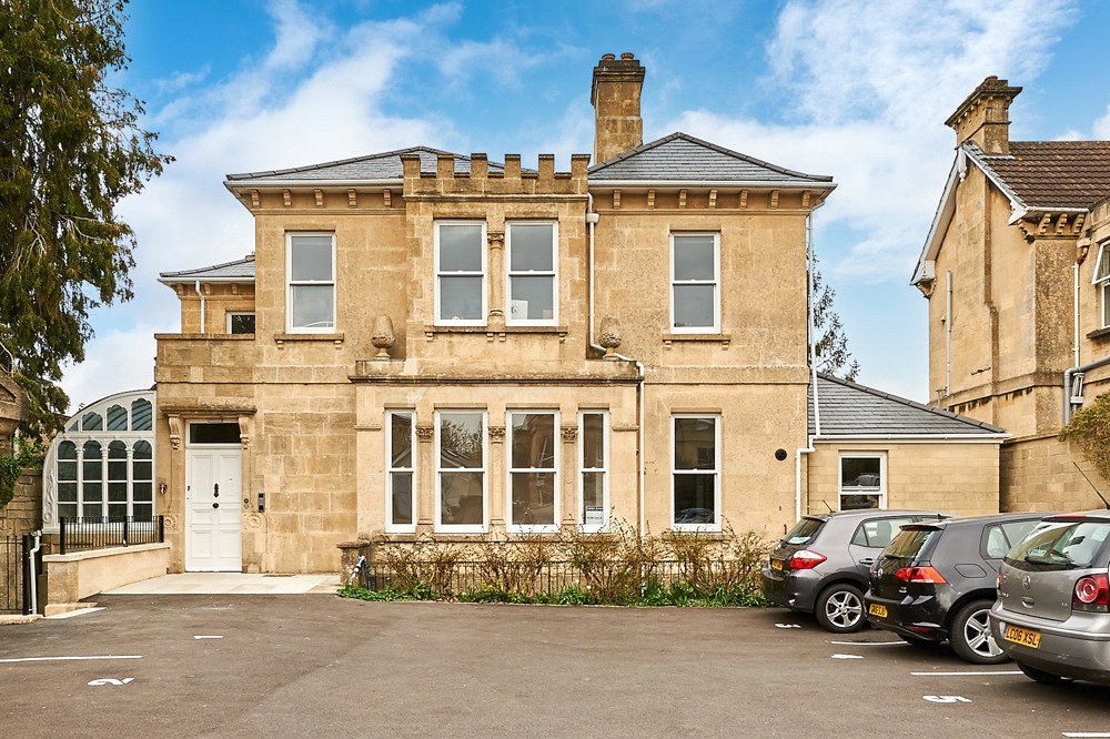 18 Upper Oldfield Park, Bath BA2  