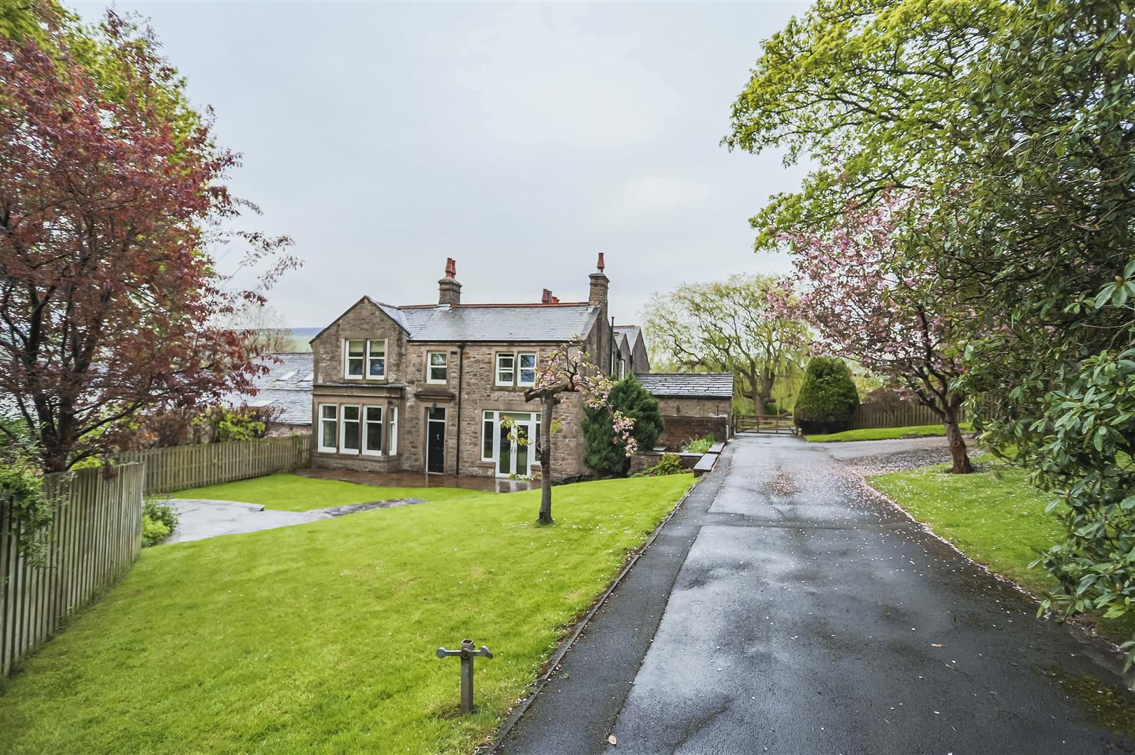 4 bed semidetached house for sale in Salterforth Road, Earby