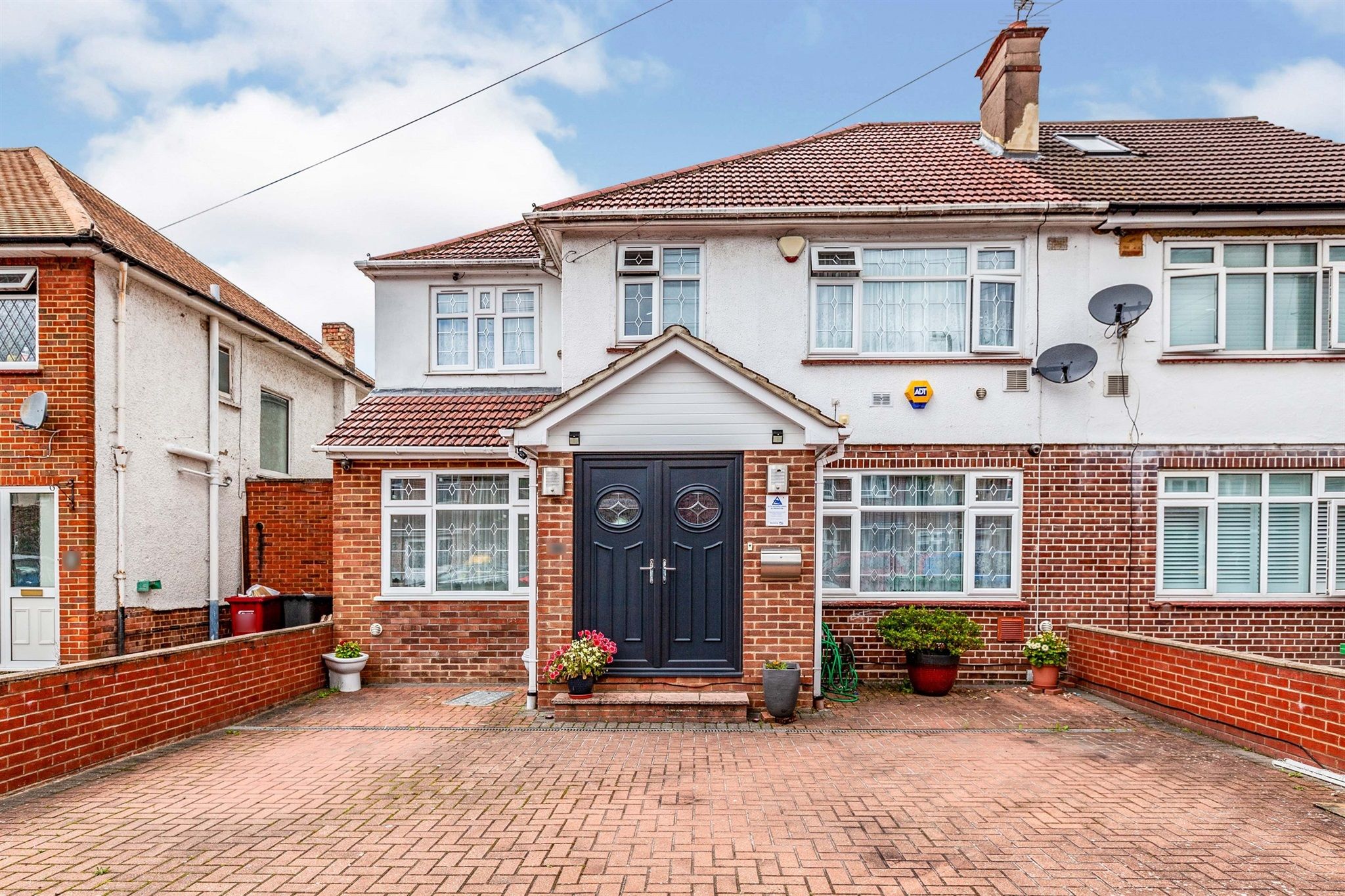 5 bed semidetached house for sale in Cottesbrooke Close, Colnbrook