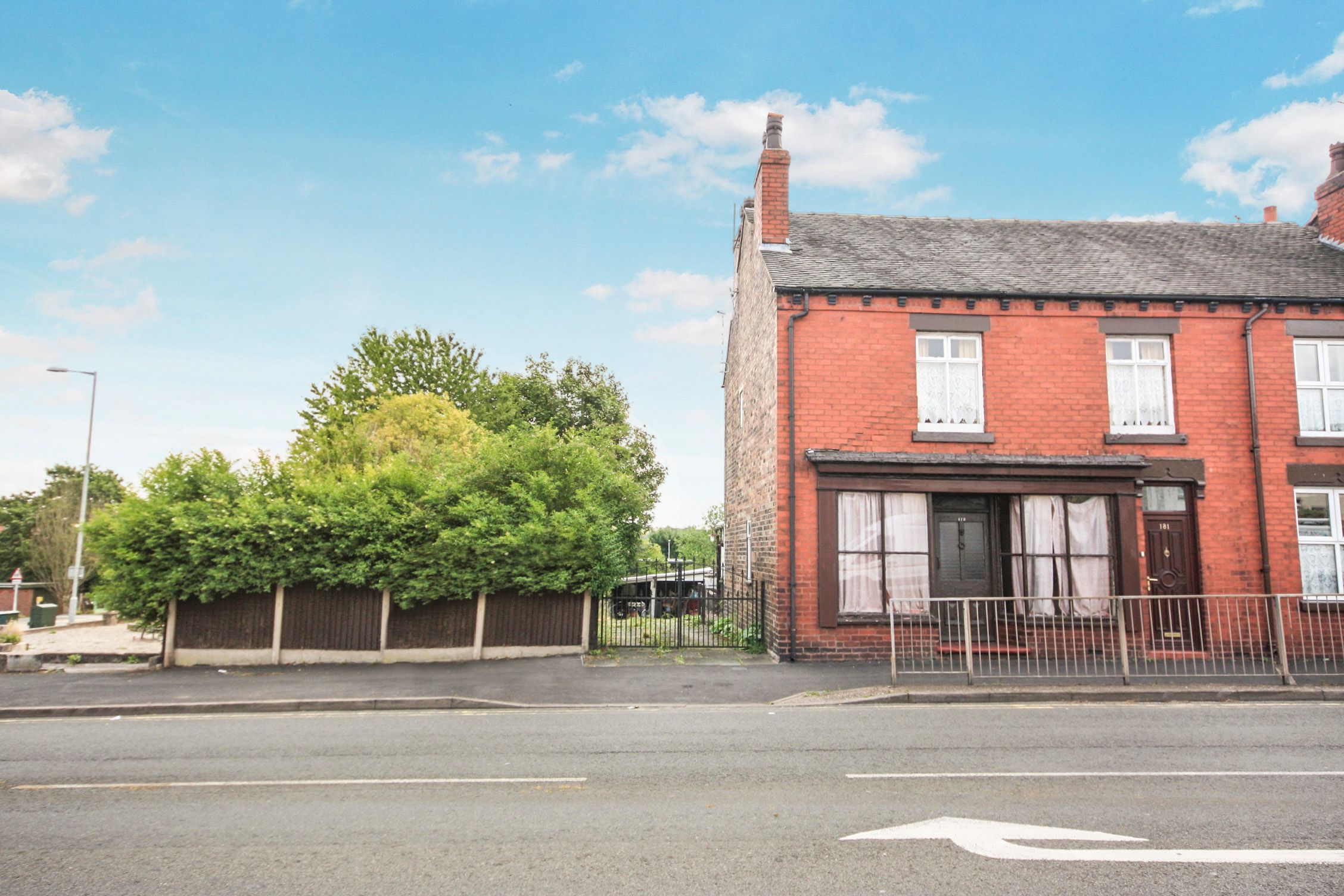 4 bed end terrace house for sale in Congleton Road, Kidsgrove, StokeOn