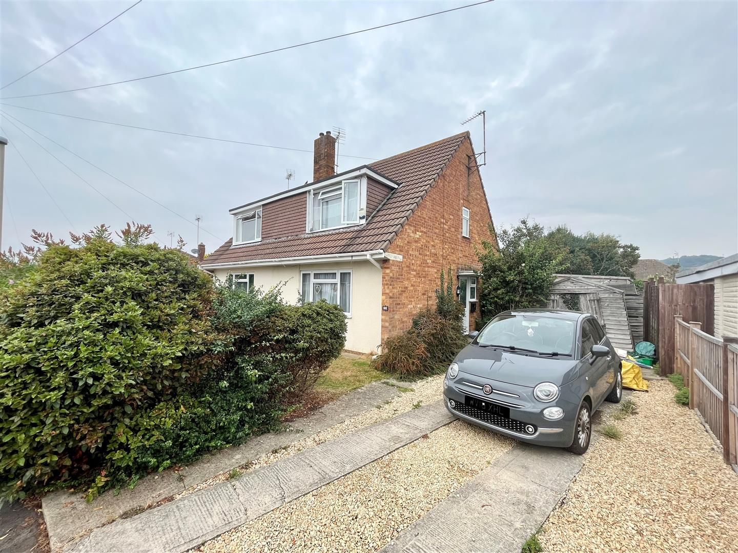 3 bed semidetached house for sale in Camberley Close, Hucclecote