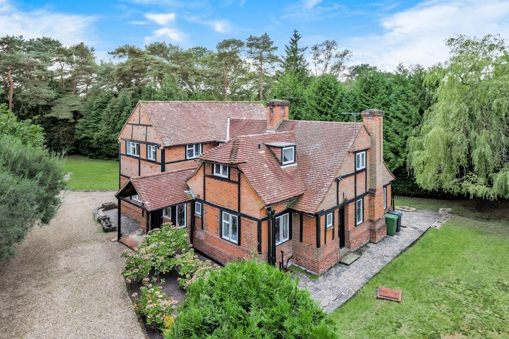 5 bed detached house for sale in Lightwater, Surrey GU18 Zoopla