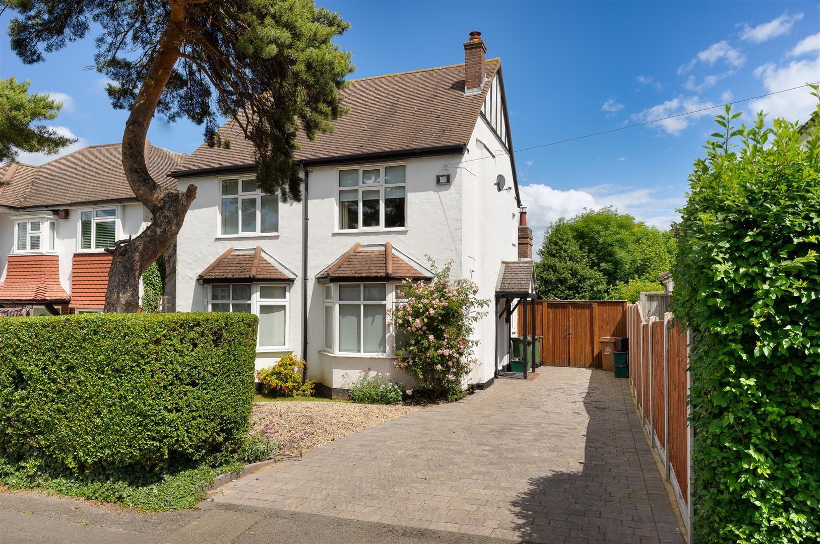 3 bed detached house for sale in Pine Ridge, Carshalton SM5 Zoopla