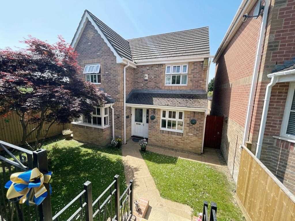 4 bed detached house for sale in Cedar Wood Drive, Tonyrefail, Porth