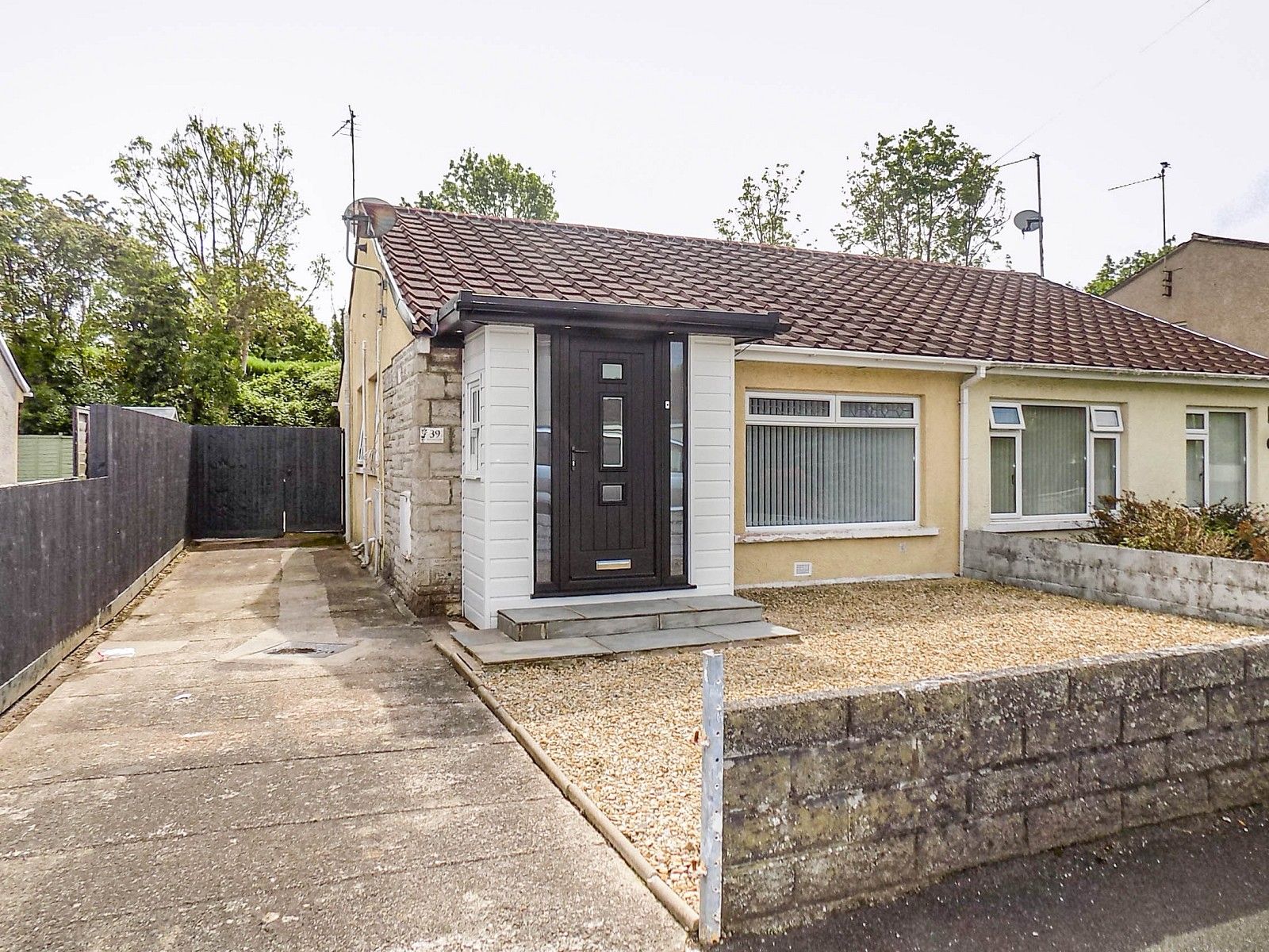 2 bed semidetached bungalow for sale in Redlands Close, Pencoed