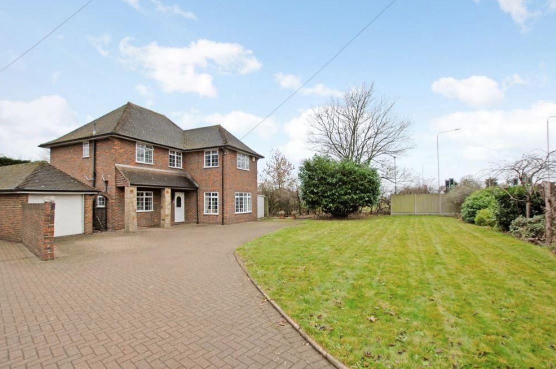 4 bed detached house to rent in Park Road, Uxbridge UB8 Zoopla