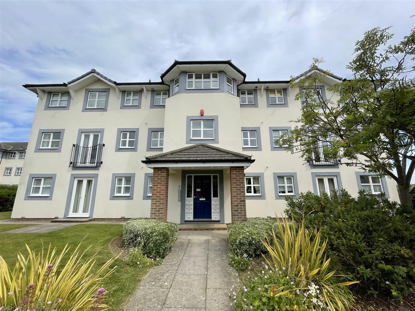 2 bed flat to rent in Green Howards Drive, Scarborough YO12 Zoopla