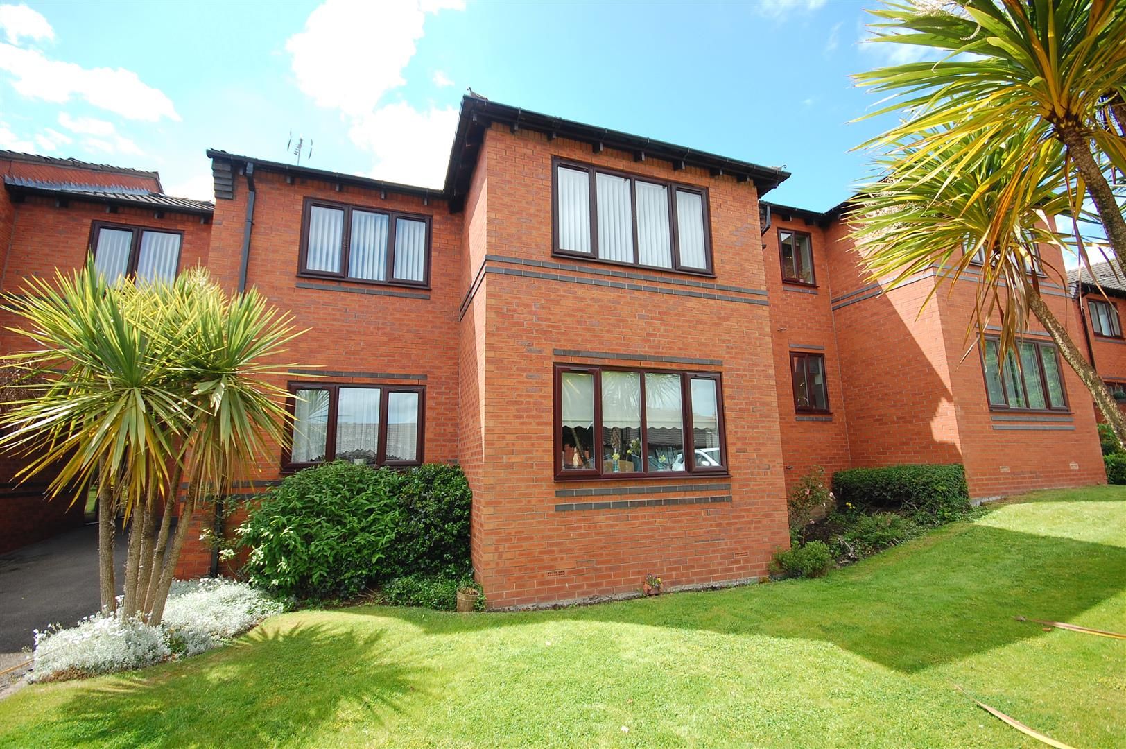 2 bed flat for sale in Church View, Sherburn In Elmet, Leeds LS25 Zoopla