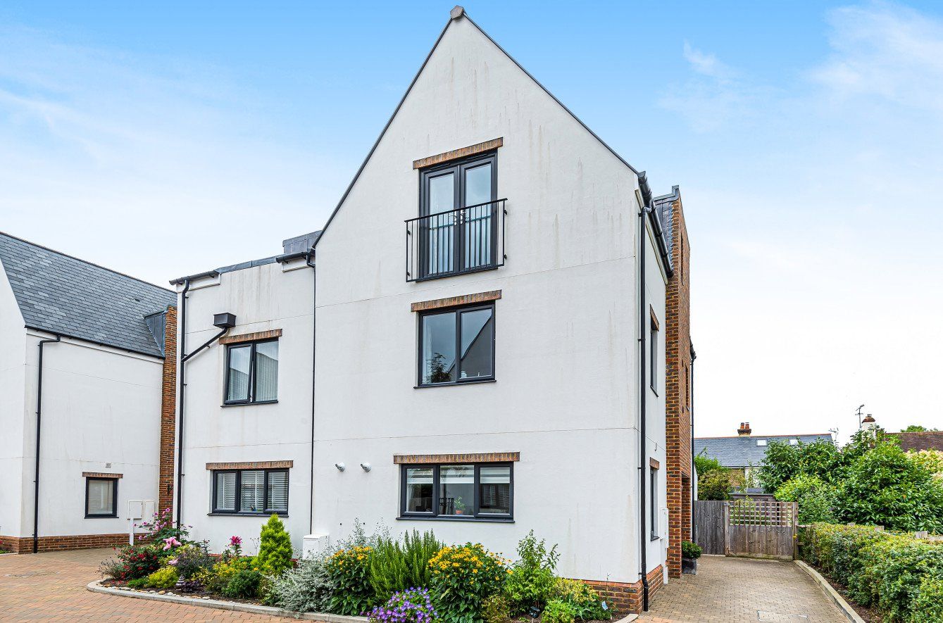 Langham Court, Farnham, Surrey GU9  