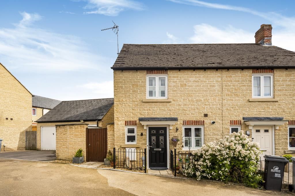 2 bed semidetached house for sale in Carterton, Oxfordshire OX18 Zoopla