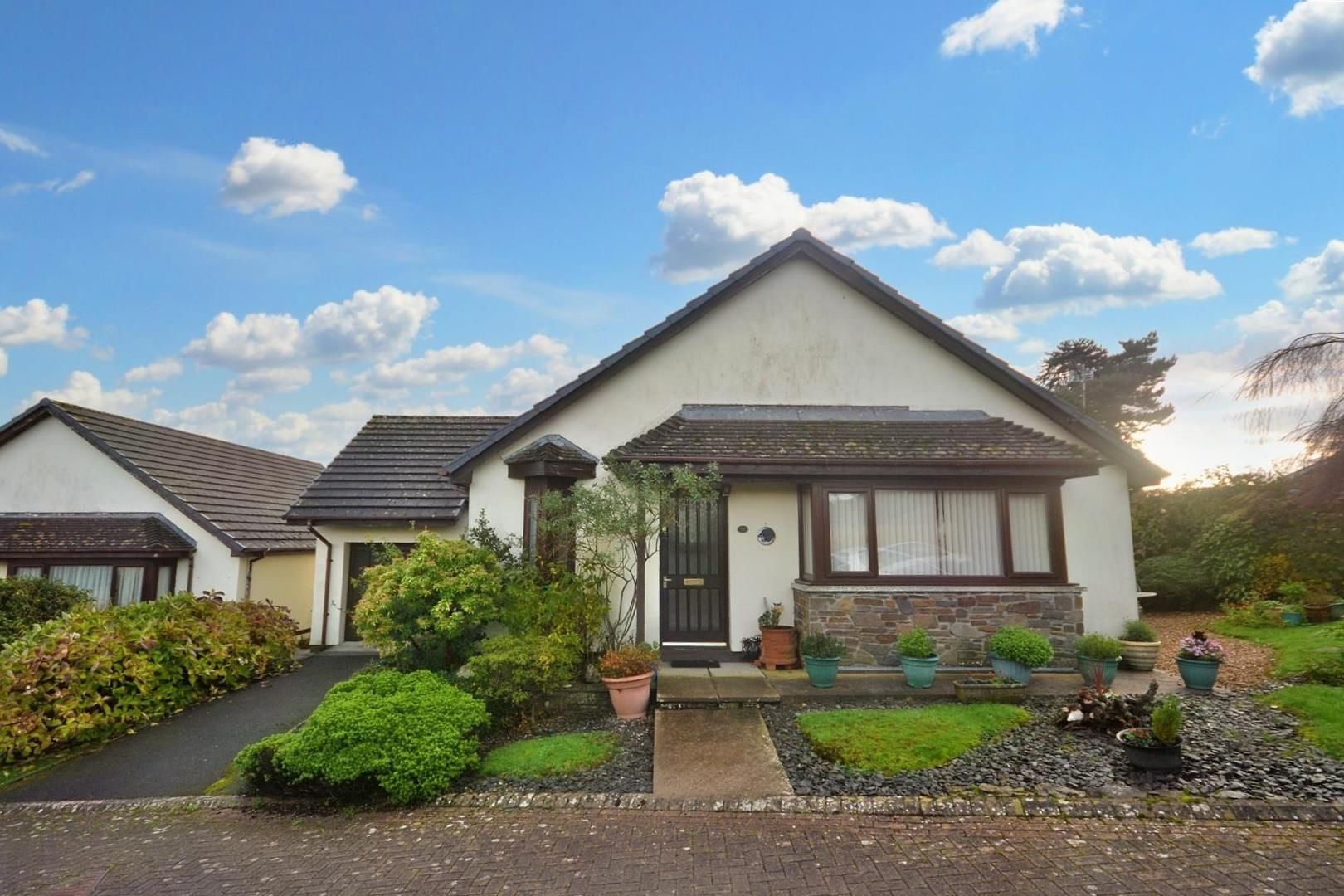 3 bed detached bungalow for sale in Dol Y Dderwen, Llangain, Carmarthen