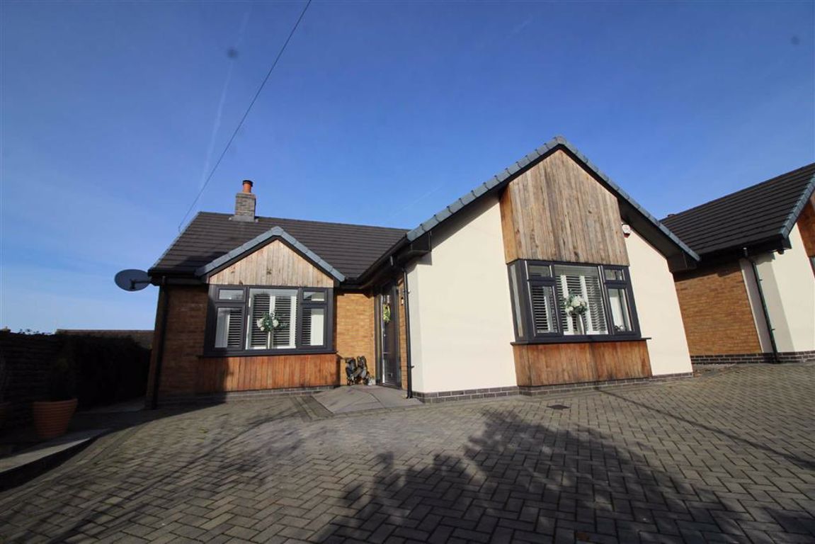 4 bed detached bungalow for sale in Hall Green, Upholland, Skelmersdale