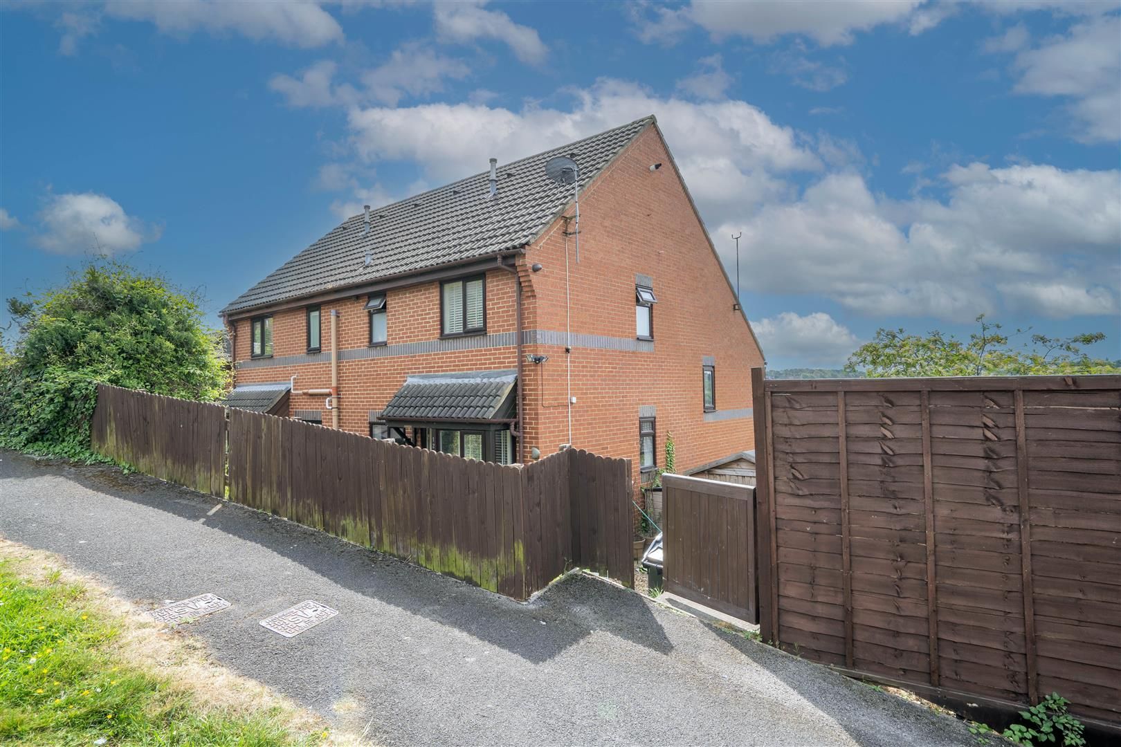 1 bed detached house for sale in Garratts Way, High HP13 Zoopla