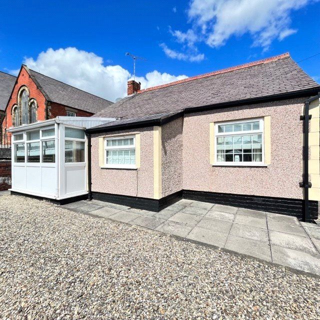 2 bed bungalow for sale in Hill Street, Rhosllanerchrugog, Wrecsam LL14