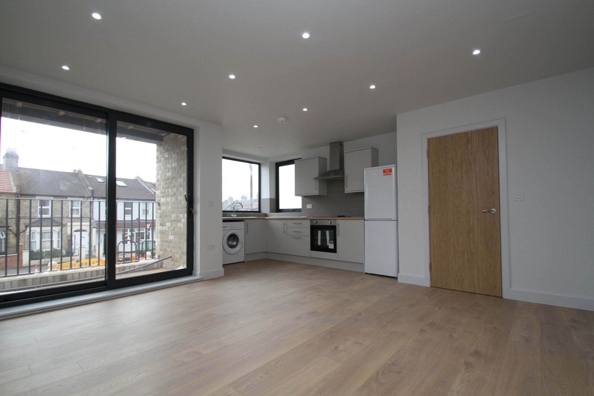 2 bed flat to rent in Chingford Road, London E17 Zoopla