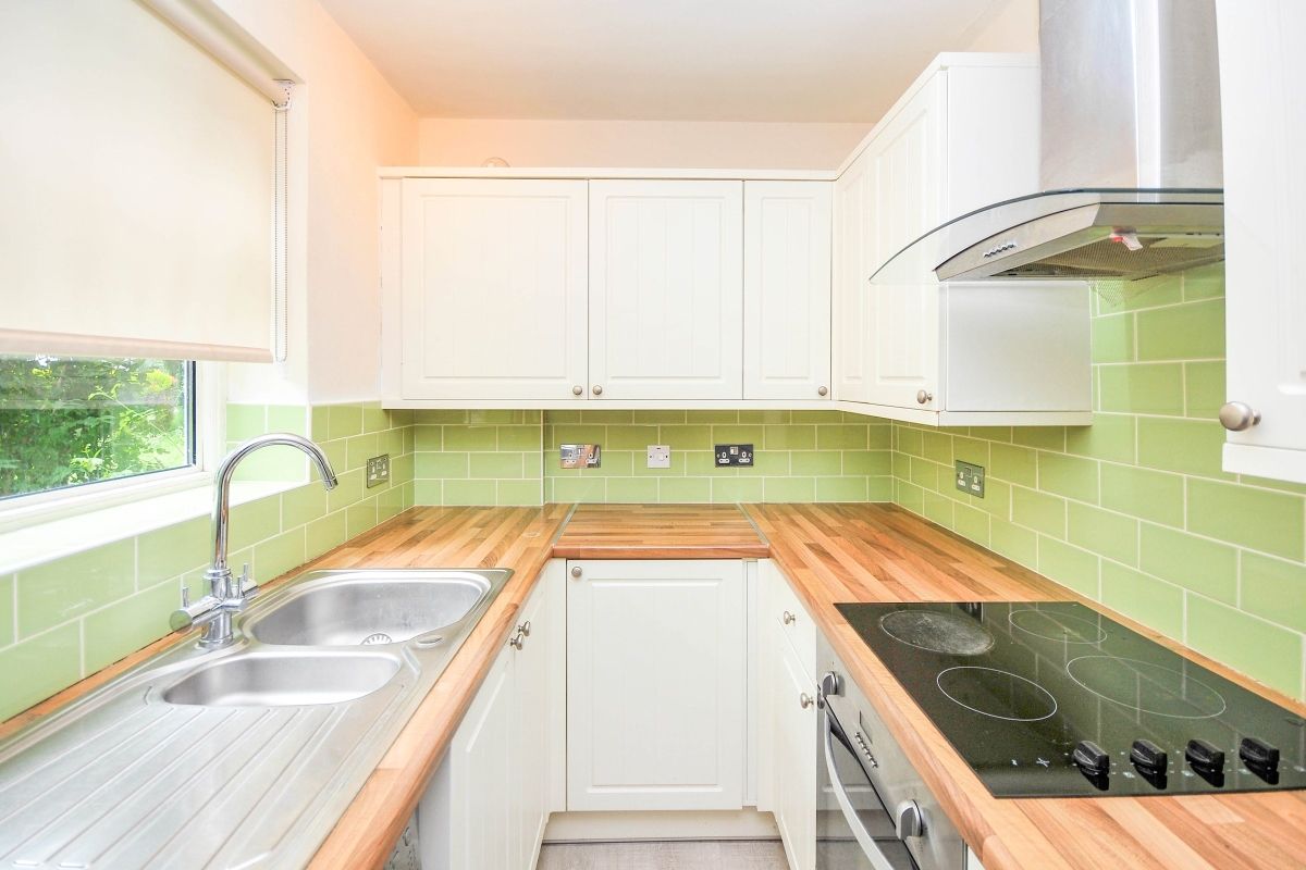 2 bed flat to rent in Croft Close, Chislehurst, Kent BR7 Zoopla