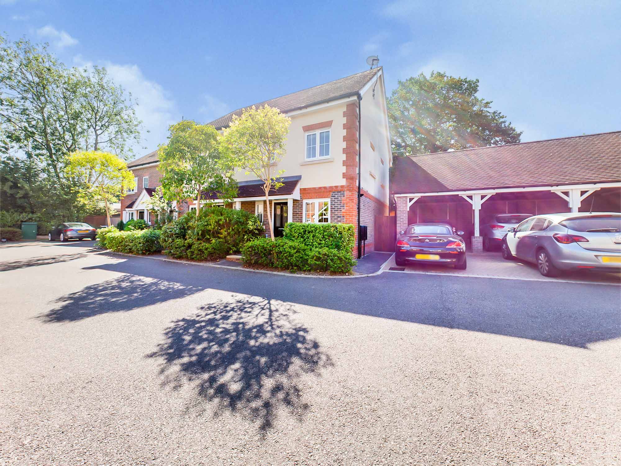 3 bed semidetached house for sale in Rutherford Way, Horsham RH12 Zoopla