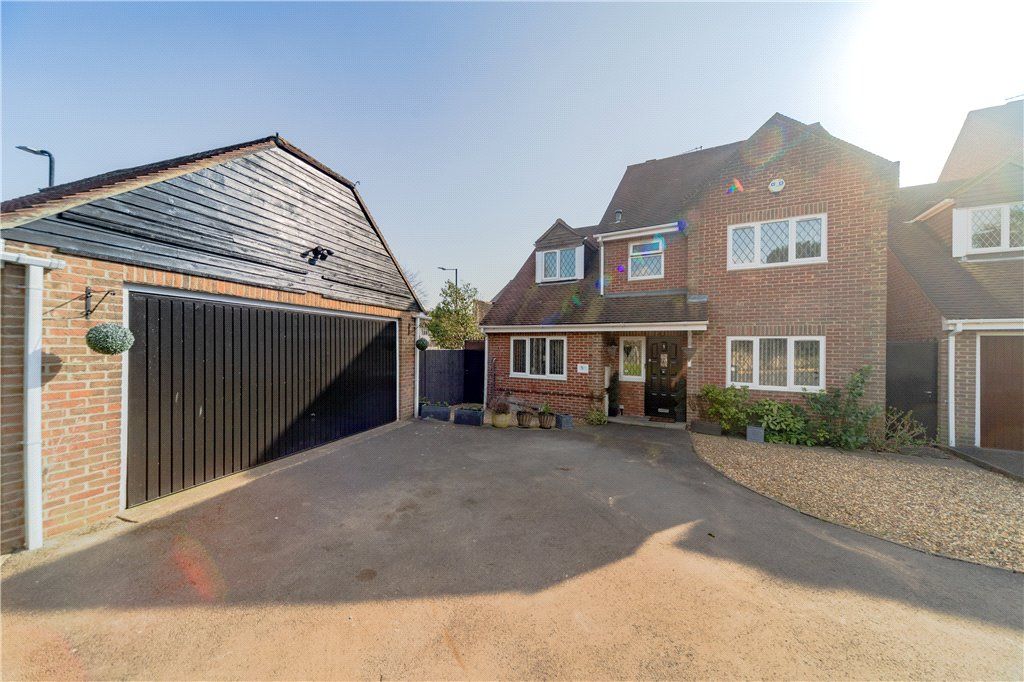 4 bed detached house for sale in Padstow Close, Slough, Slough SL3 Zoopla