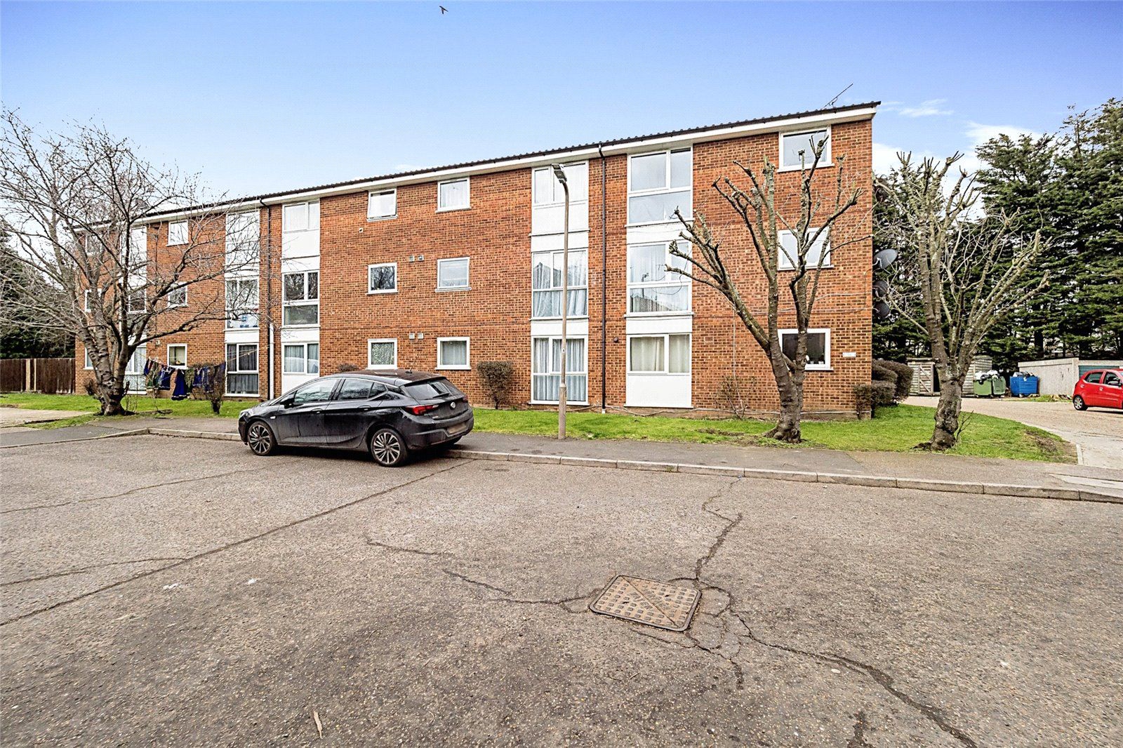 2 bed flat for sale in Trotwood, Chigwell, Essex IG7 Zoopla