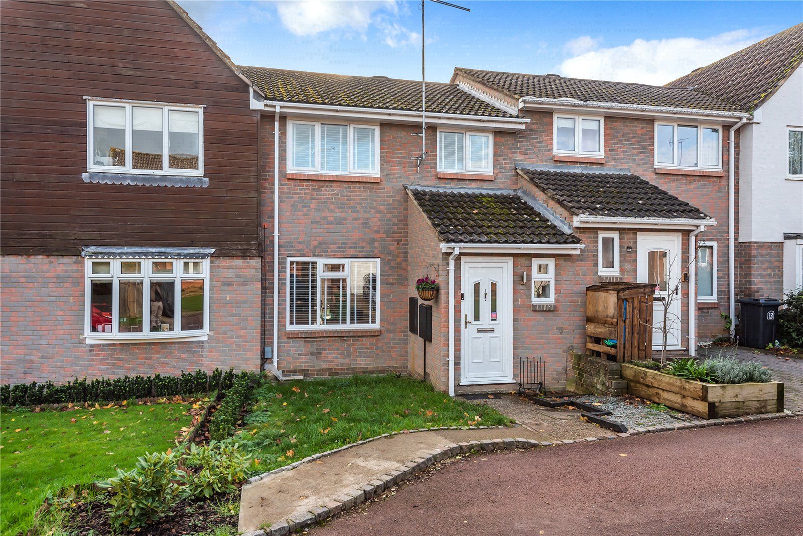 3 bed terraced house for sale in Starling Close, Wokingham, Berkshire