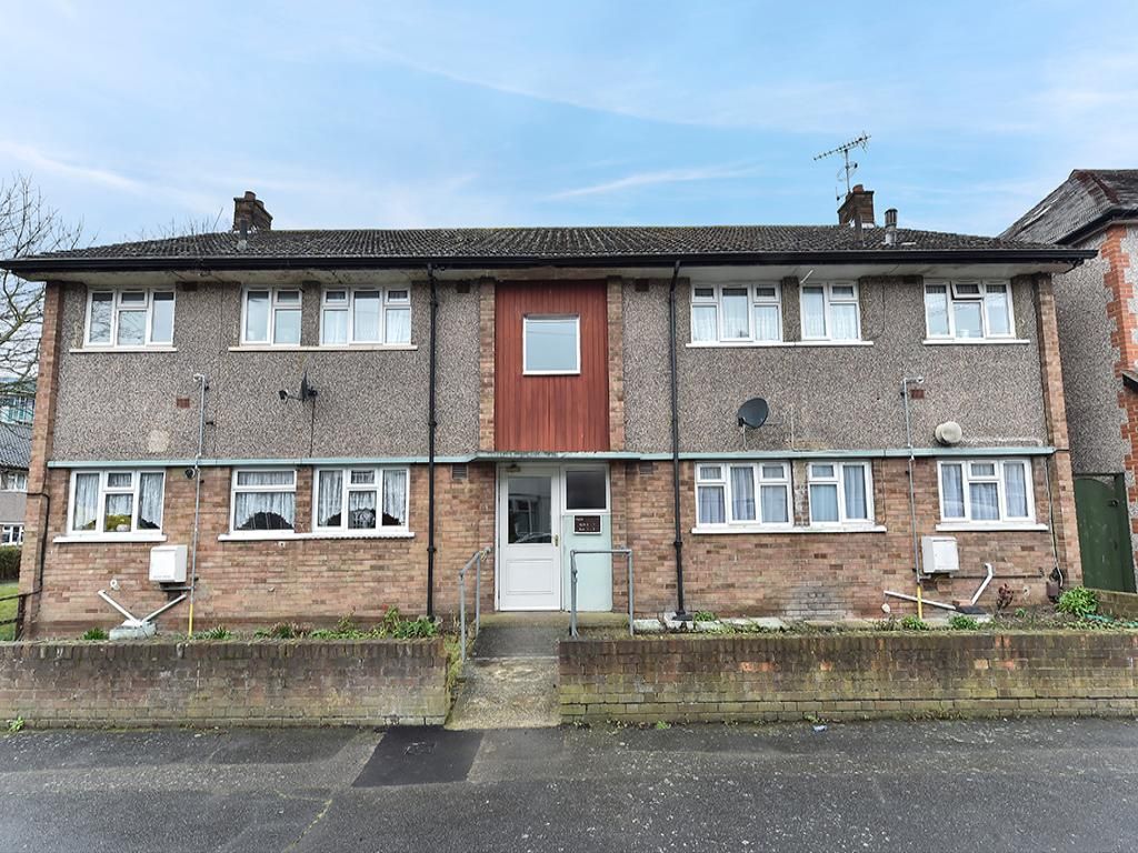 2 bed flat to rent in Bath Road, Chadwell Heath, Romford RM6 Zoopla