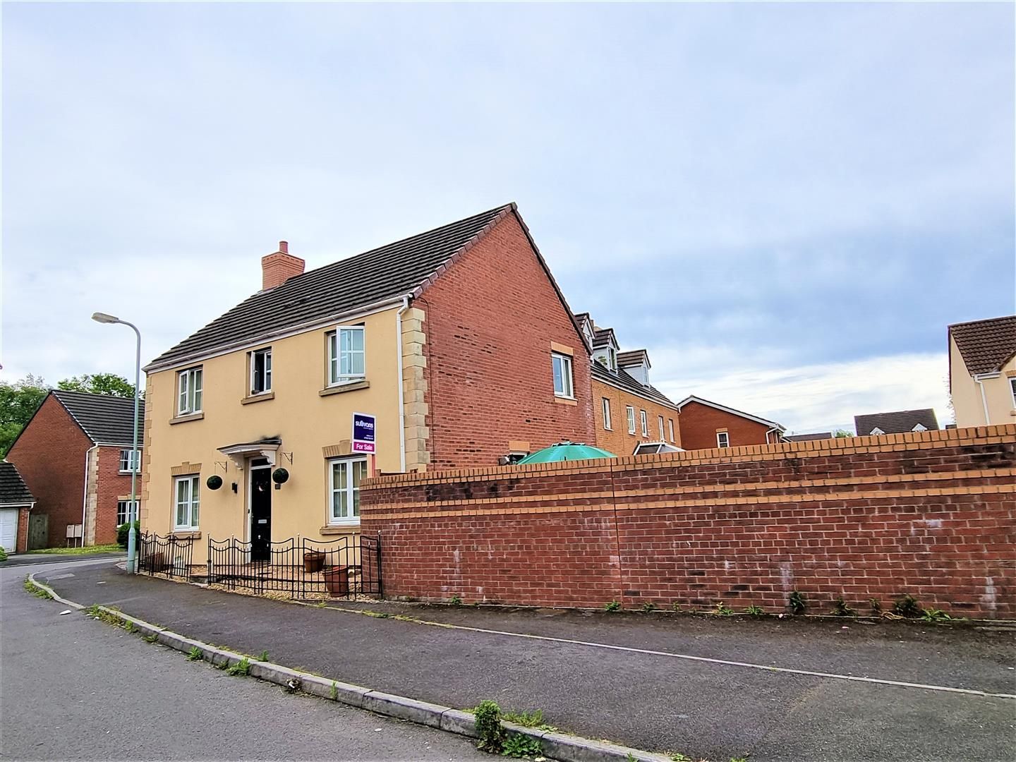 4 bed detached house for sale in Carreg Erw, Parc Bryn Heulog