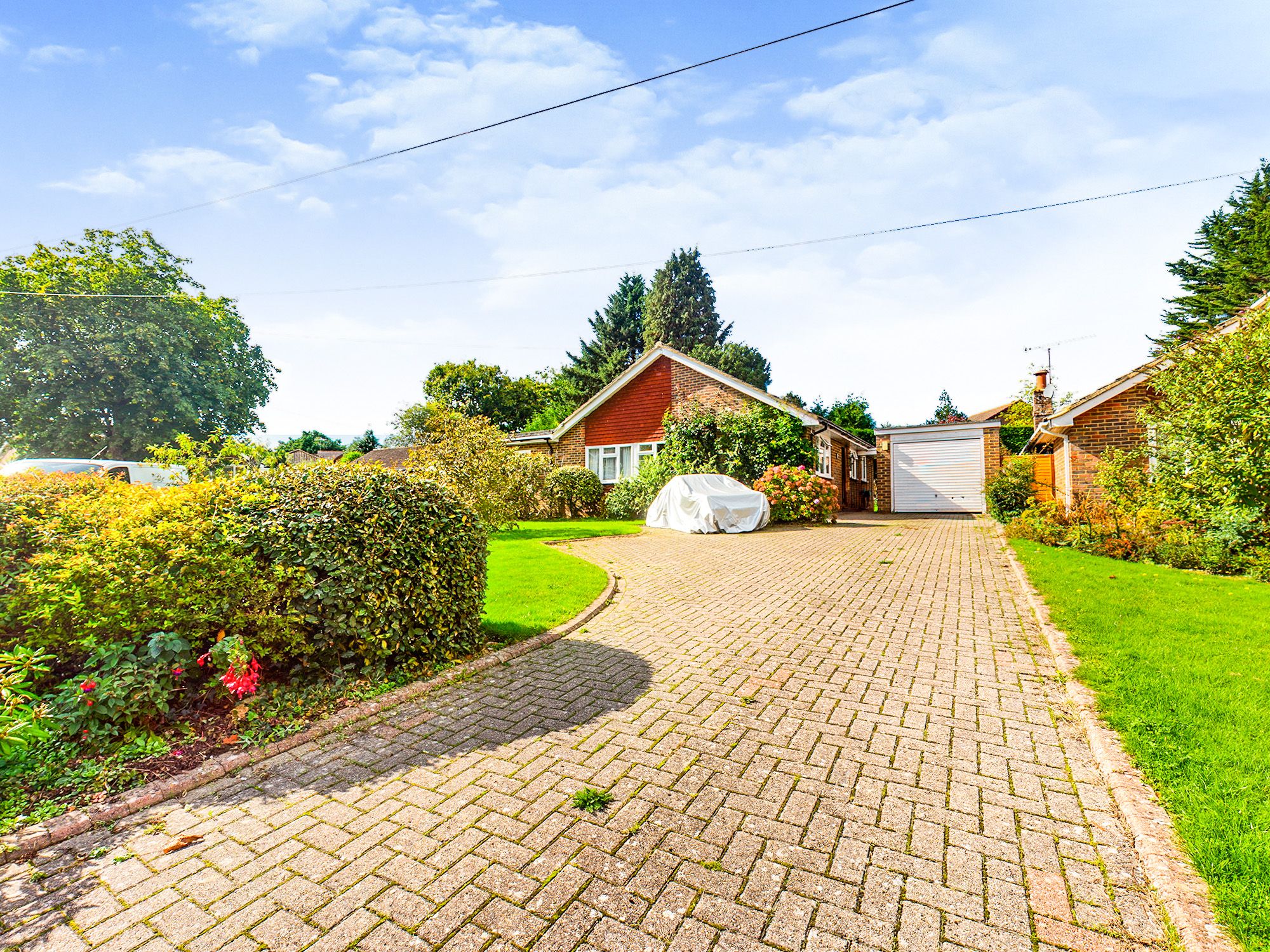 4 bed detached bungalow for sale in Ryecroft Meadow, Mannings Heath, Horsham RH13 Zoopla