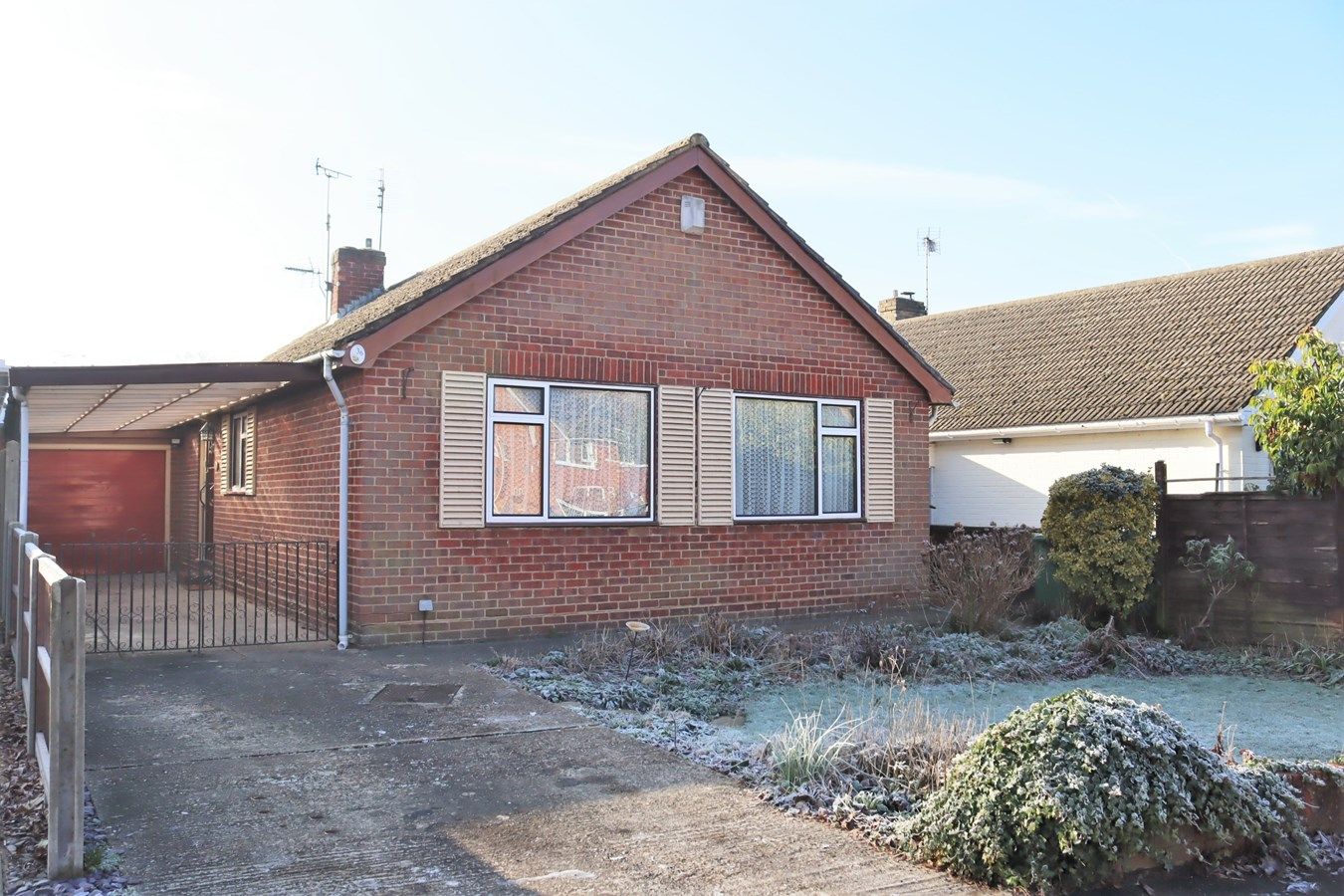 3 bed detached bungalow for sale in Farm View, Yateley GU46 Zoopla