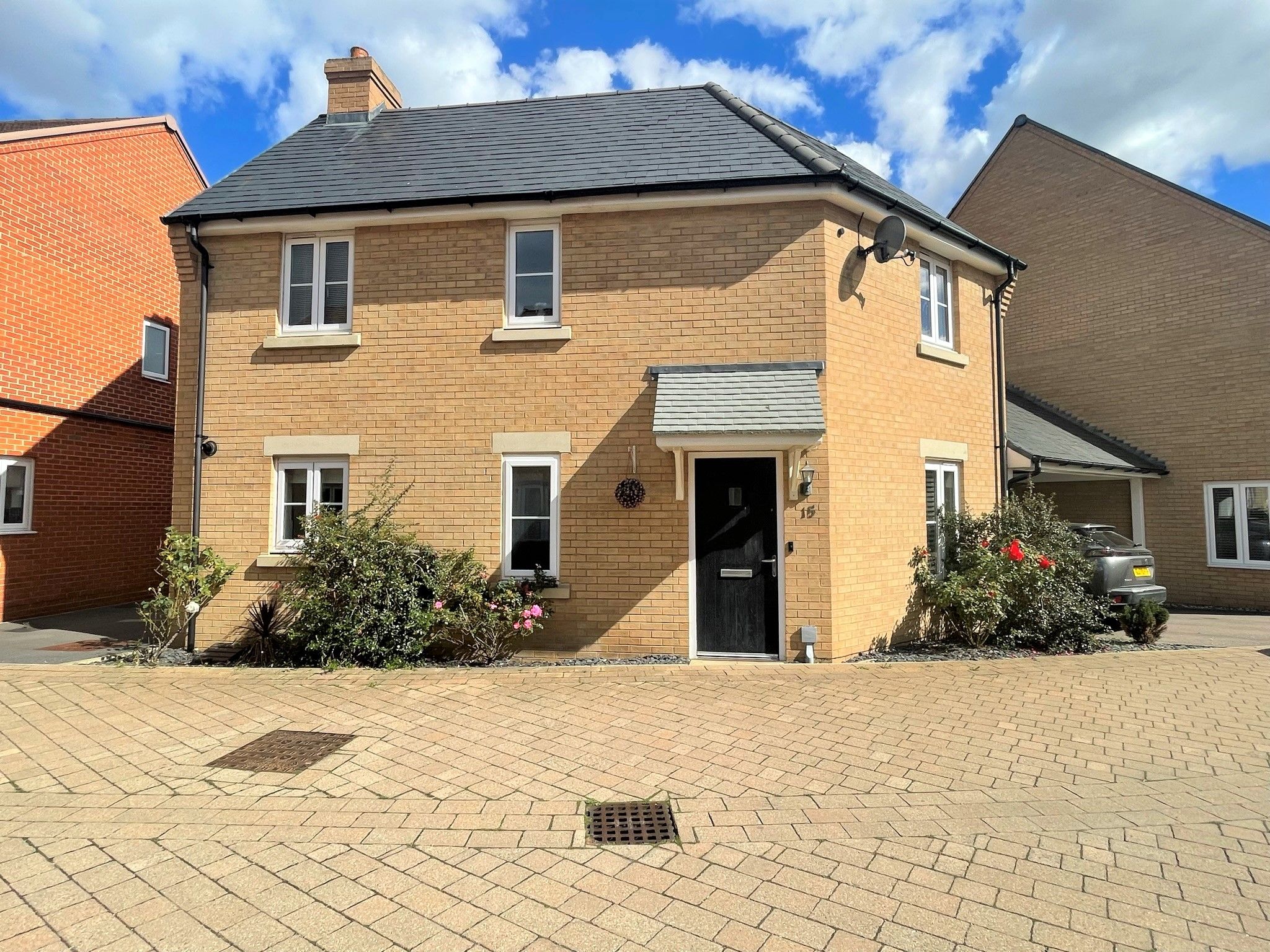 3 bed linkdetached house for sale in Gilbert Avenue, Biggleswade SG18 Zoopla