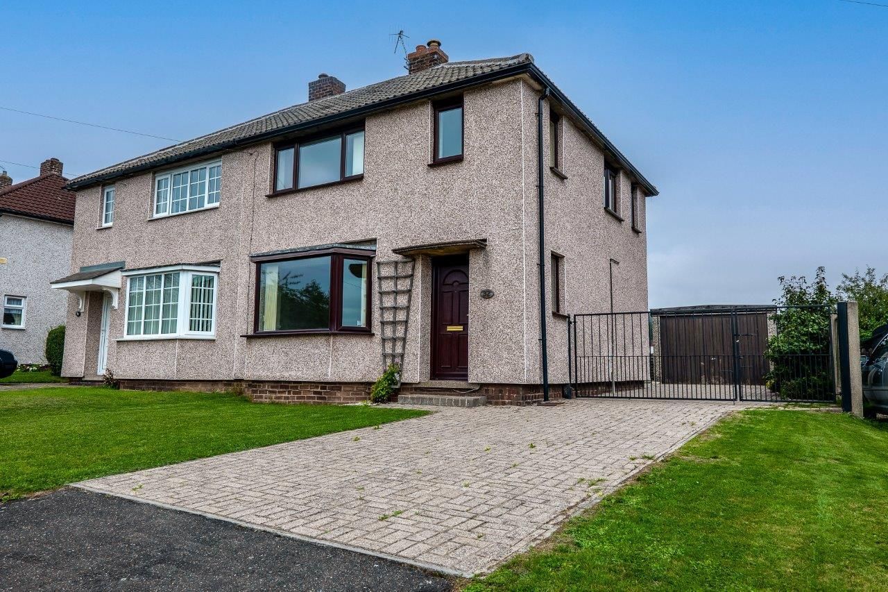 3 bed semidetached house for sale in Burnbridge Road, Old Whittington