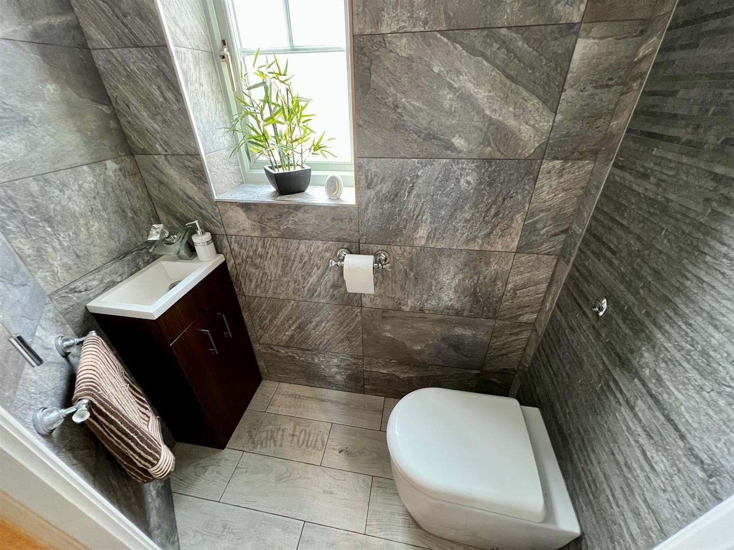 3 bed detached house for sale in Pant Bryn Isaf, Llwynhendy, Llanelli SA14 Zoopla