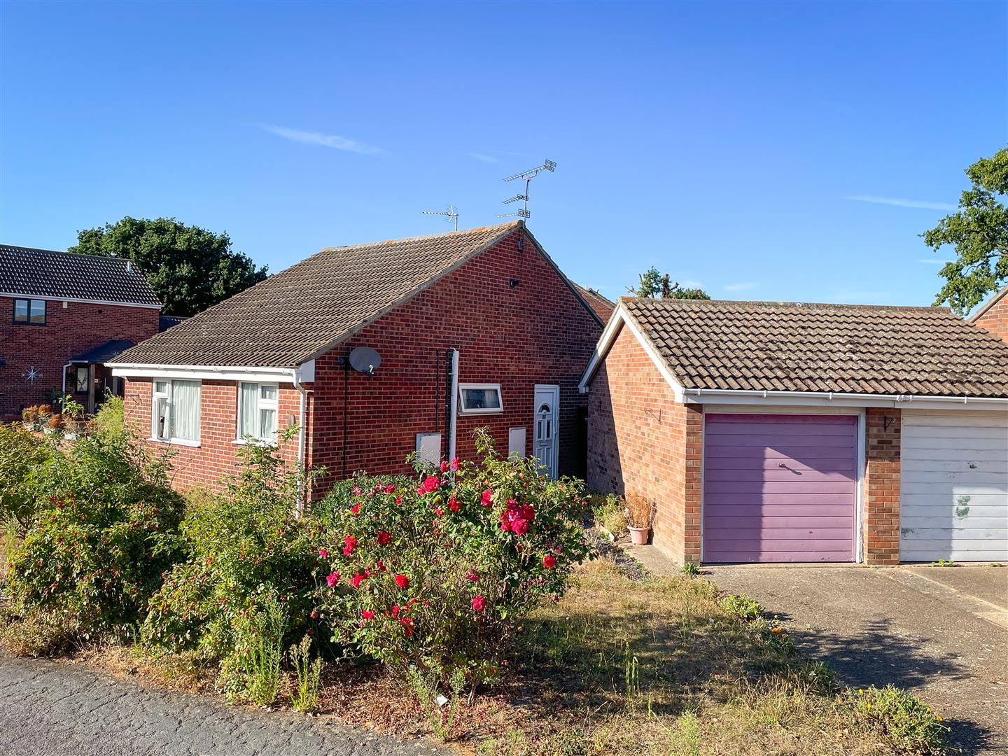 2 bed semidetached bungalow for sale in Blake Drive, ClactonOnSea