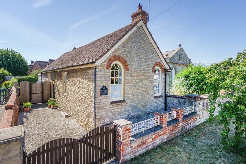 3 bed detached house for sale in Station Road, Launton, Bicester OX26