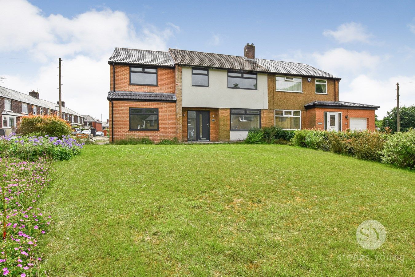 5 bed semidetached house for sale in Woodlands Avenue, Blackburn BB2