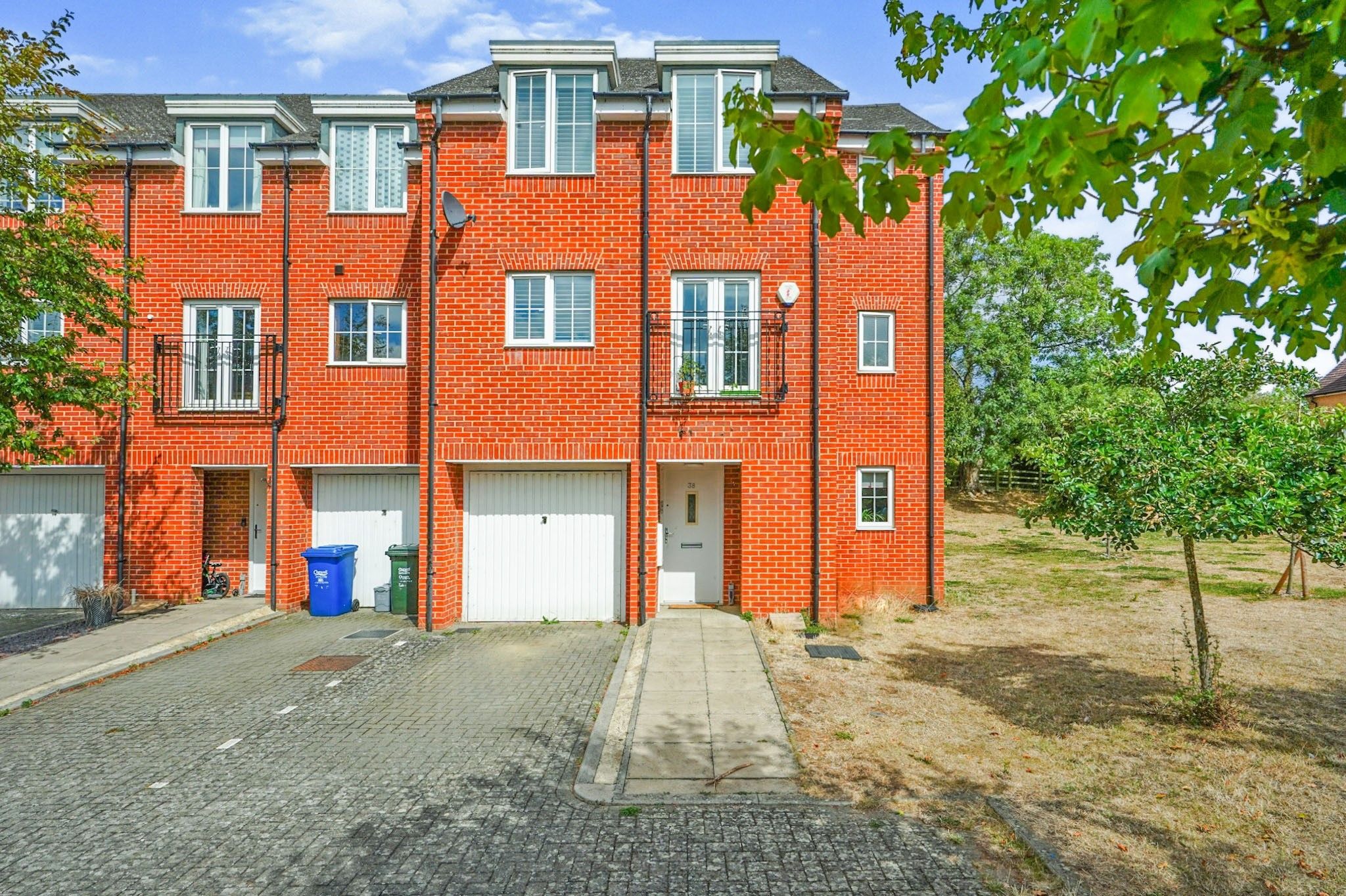 4 bed town house for sale in Briar Furlong, Ambrosden, Bicester OX25