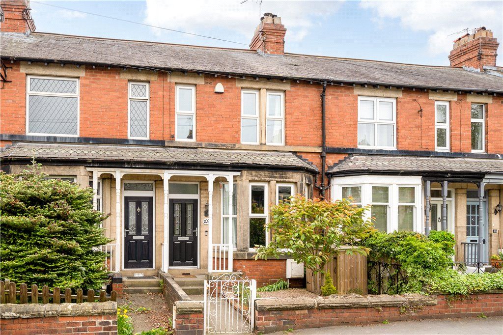 2 bed terraced house for sale in The Avenue, Harrogate, North Yorkshire