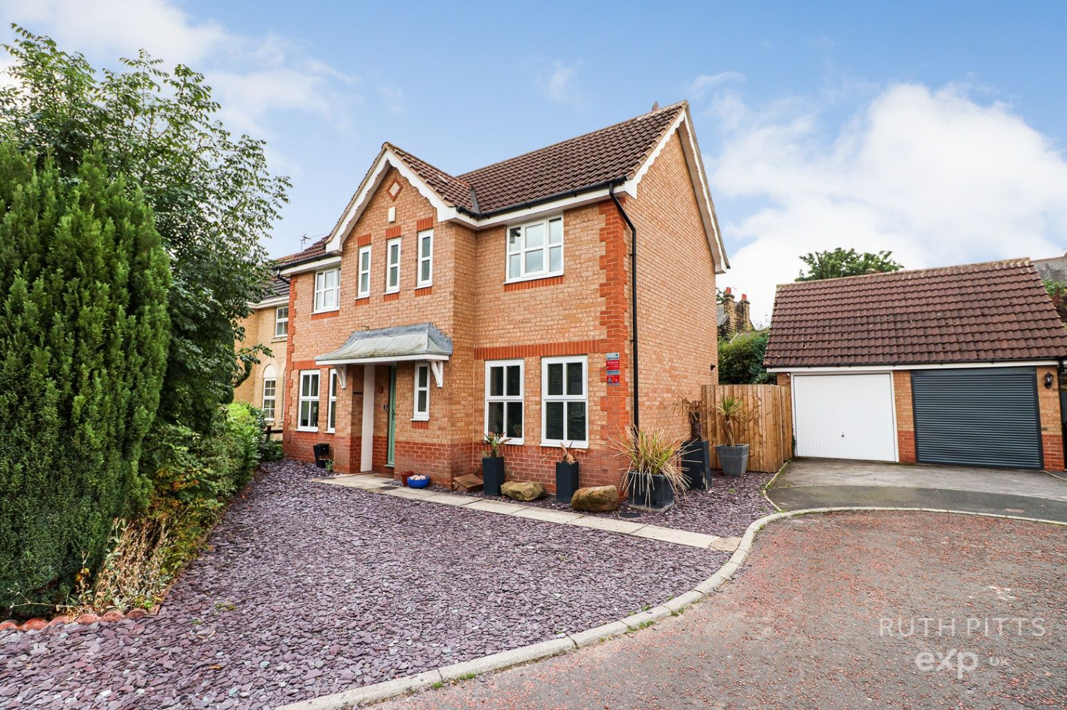 3 bed detached house for sale in Gordonsfield, Ackworth, Pontefract WF7