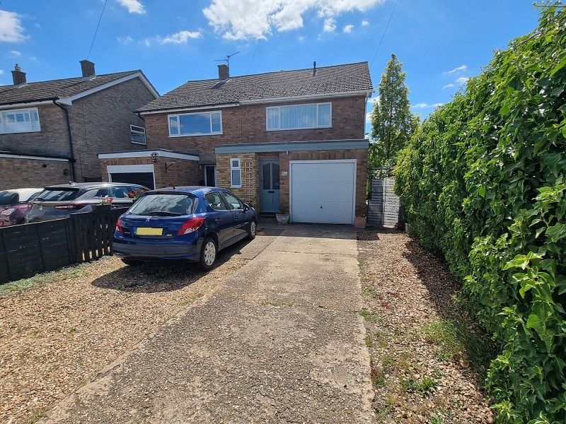 3 bed semidetached house for sale in Newton Road, Rushden