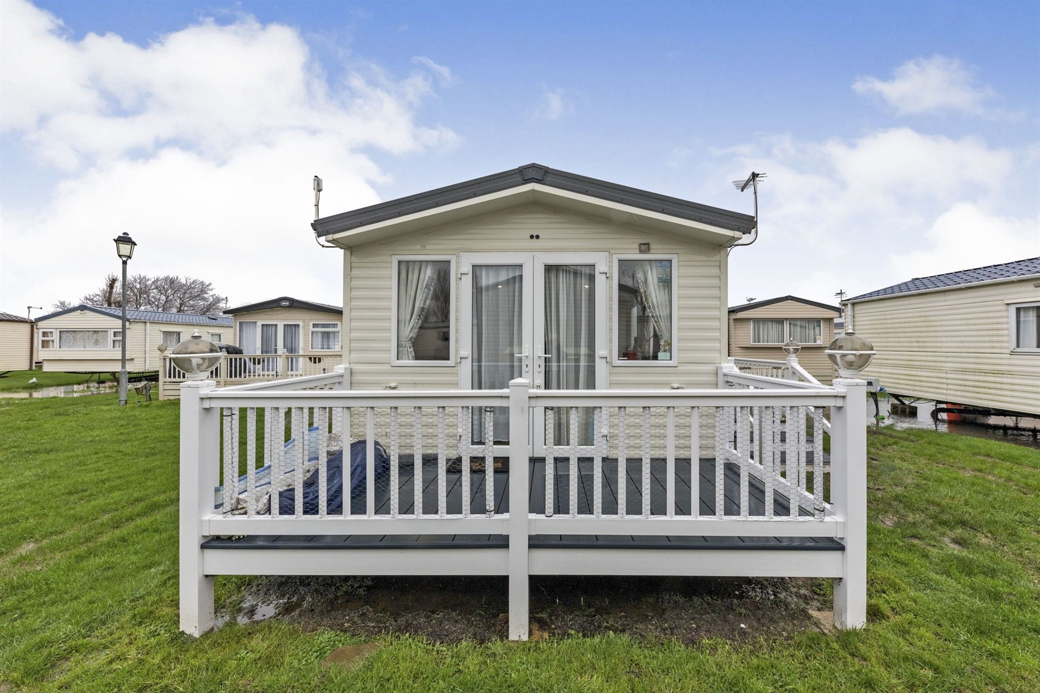 3 bed mobile/park home for sale in Hythe Road, Dymchurch, Romney Marsh