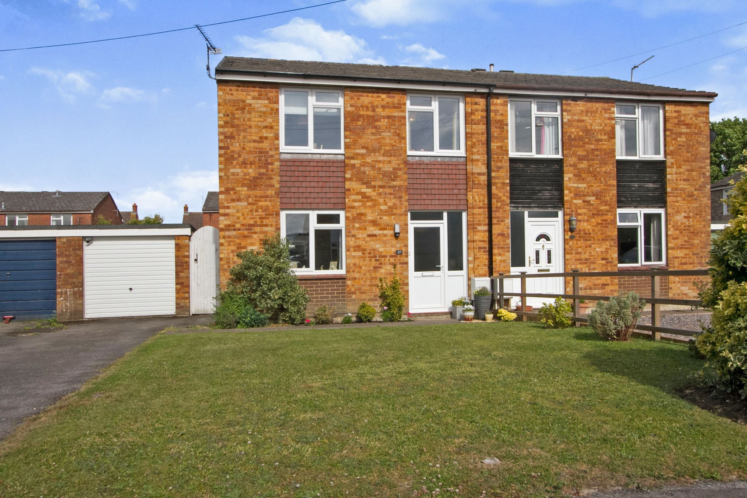 3 bed semidetached house for sale in Elm Tree Gardens, Devizes SN10