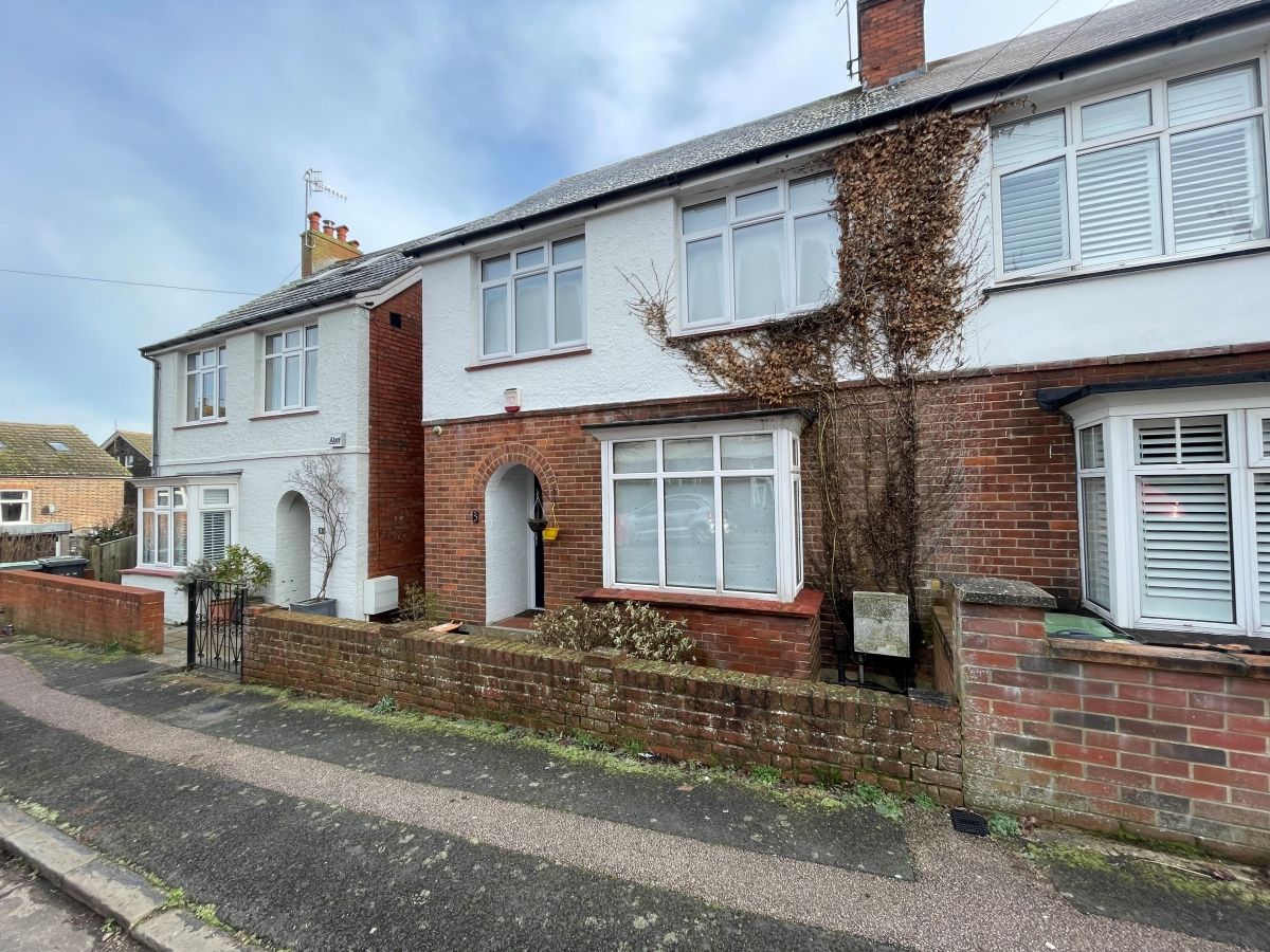 4 bed end terrace house to rent in Lawn Road, Tonbridge TN9 Zoopla