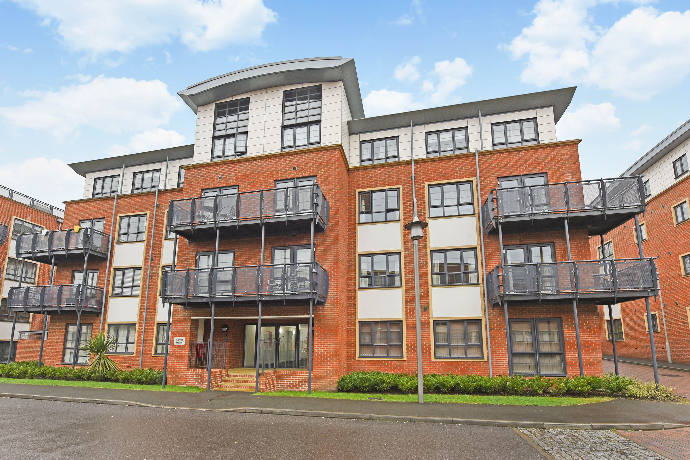 2 bed flat to rent in Wallis Square, Farnborough GU14 Zoopla
