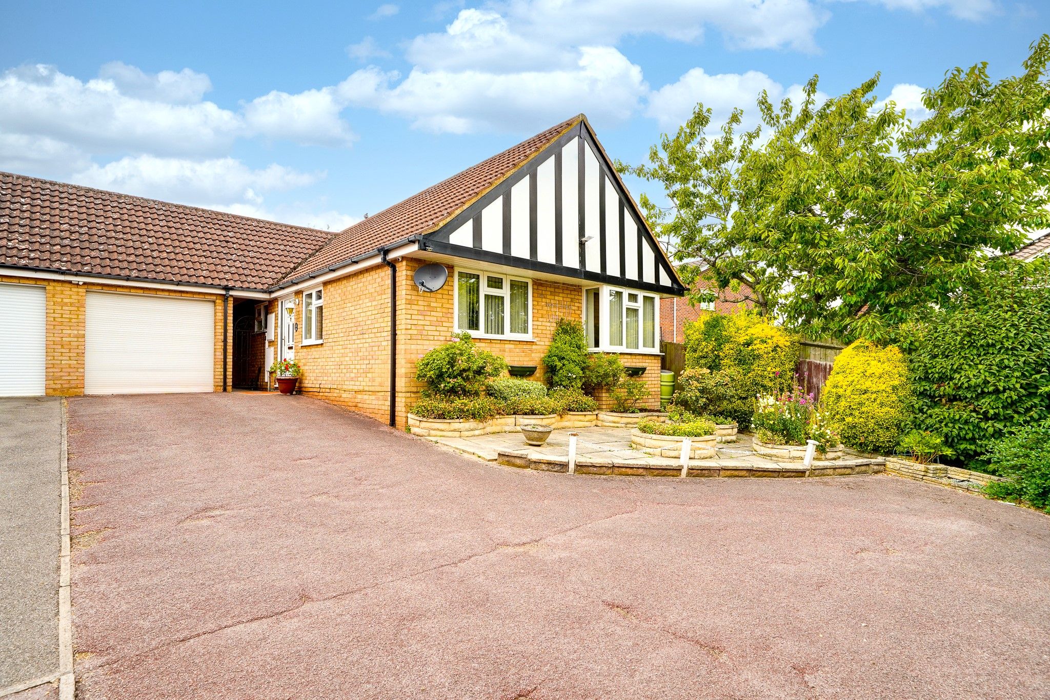 3 bed detached bungalow for sale in Betony Vale, Royston SG8 Zoopla